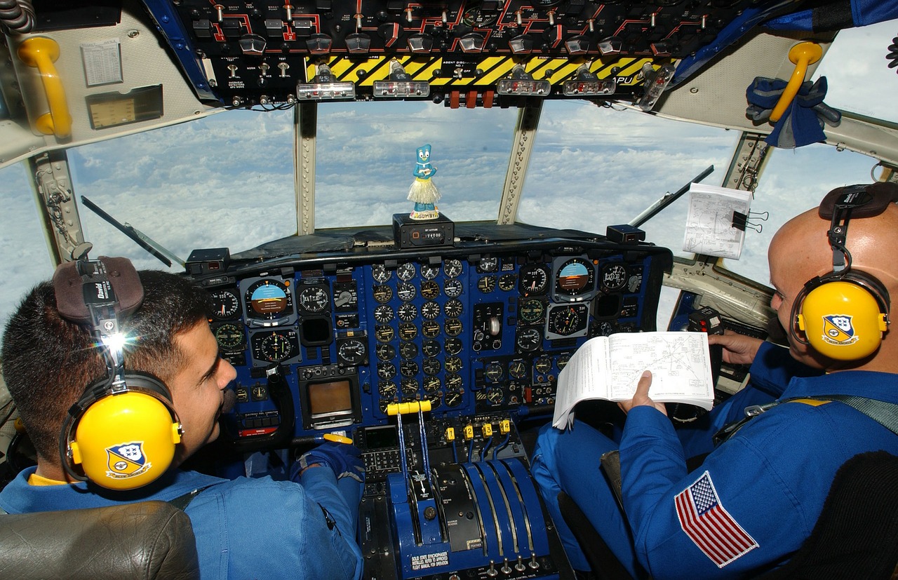 cockpit-79525_1280