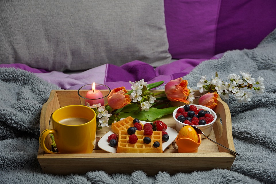 breakfast-in-bed-5006404_960_720