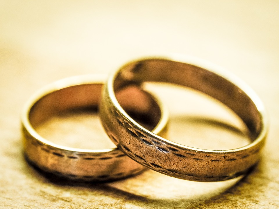 wedding-rings-949106_960_720