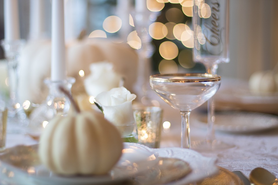 holiday-table-1926946_960_720