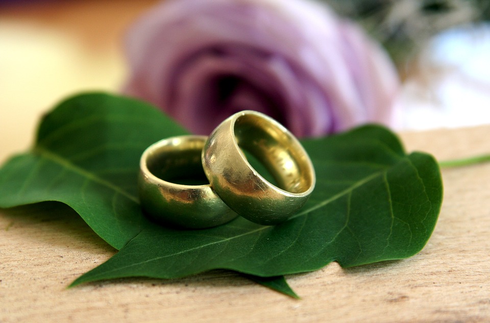 wedding-rings-1103003_960_720