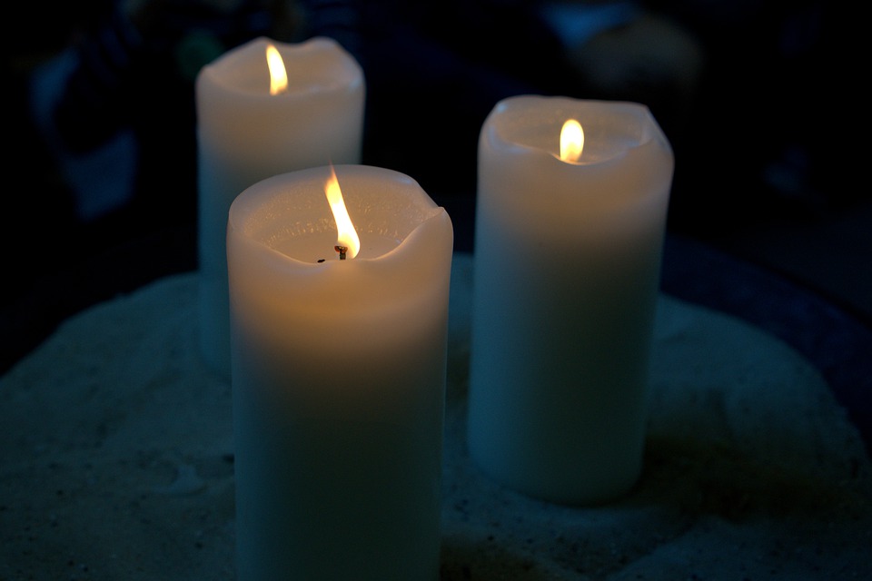 candles-4403831_960_720