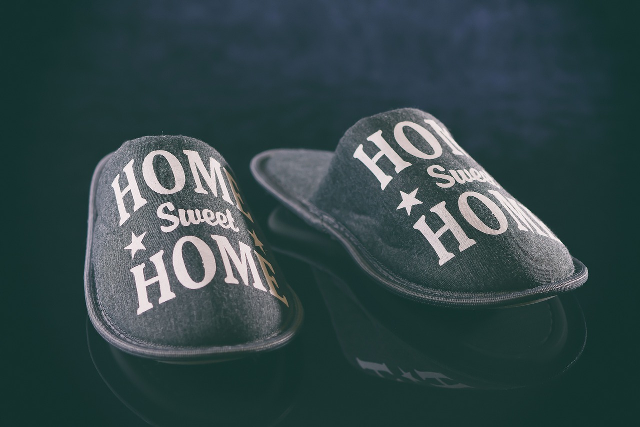 slippers-4905435_1280