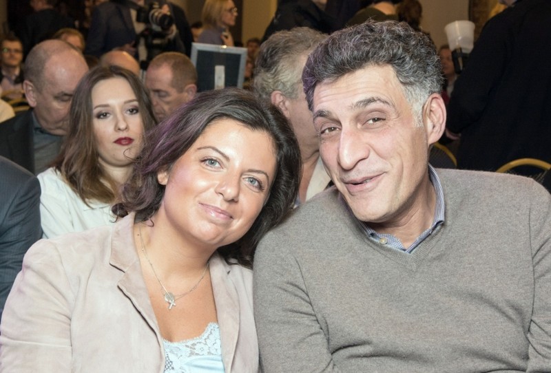 rastit_detej_poliglotami_kak_vyglyadyat_nasledniki_margarity_simonyan_ot_tigrana_keosayana__toppositiv_ru-1